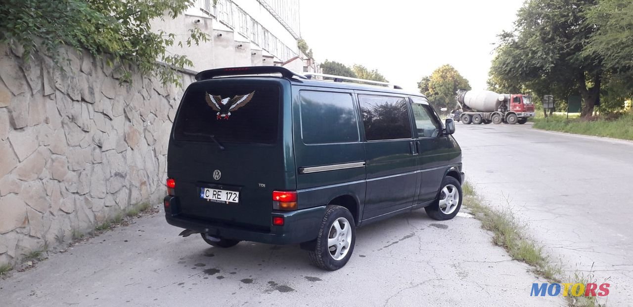 2003' Volkswagen Caravelle photo #4