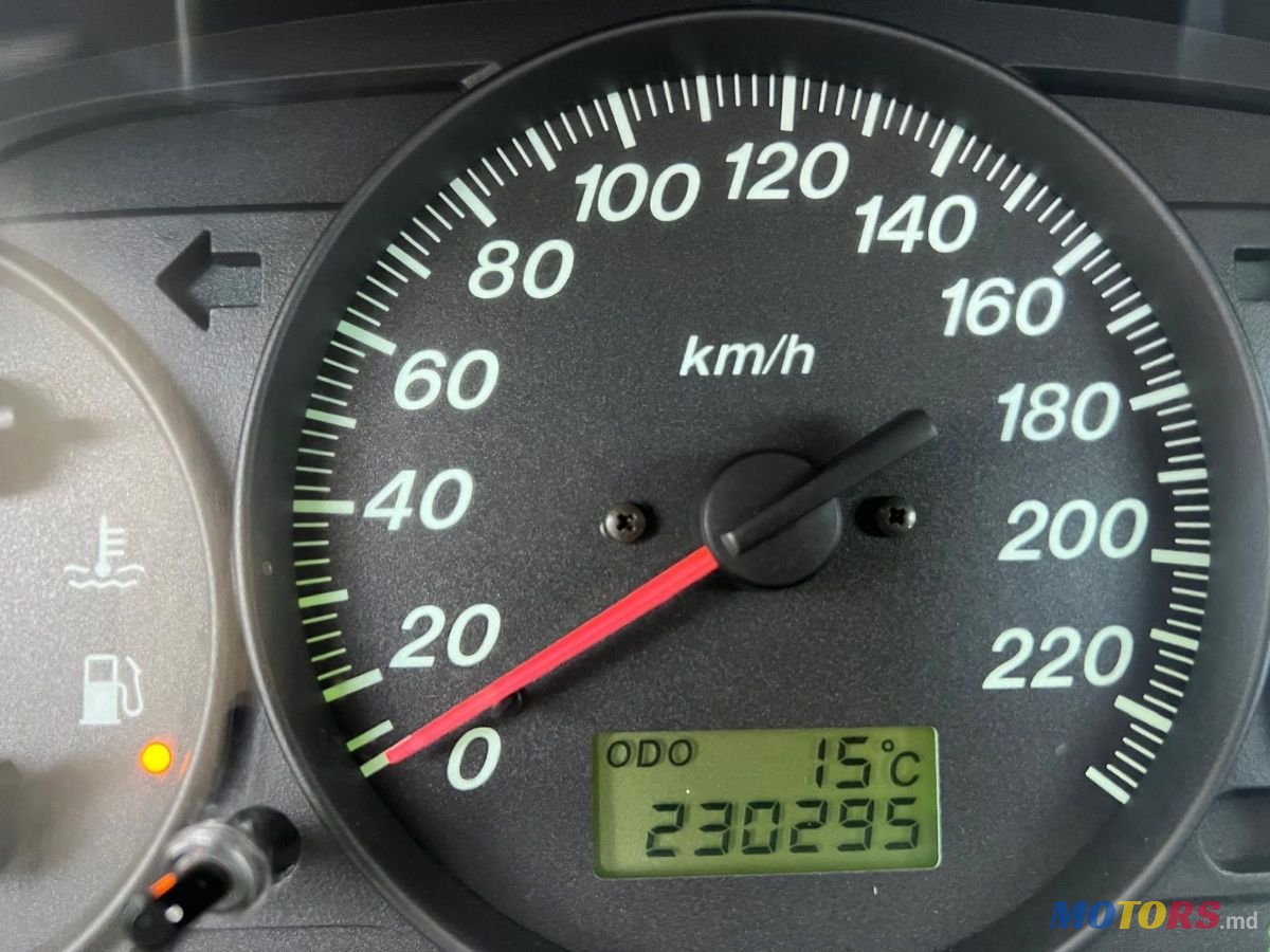 2001' Mazda 323 photo #6