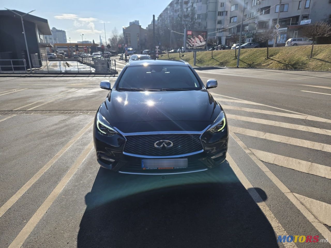 2016' Infiniti Q30 photo #1