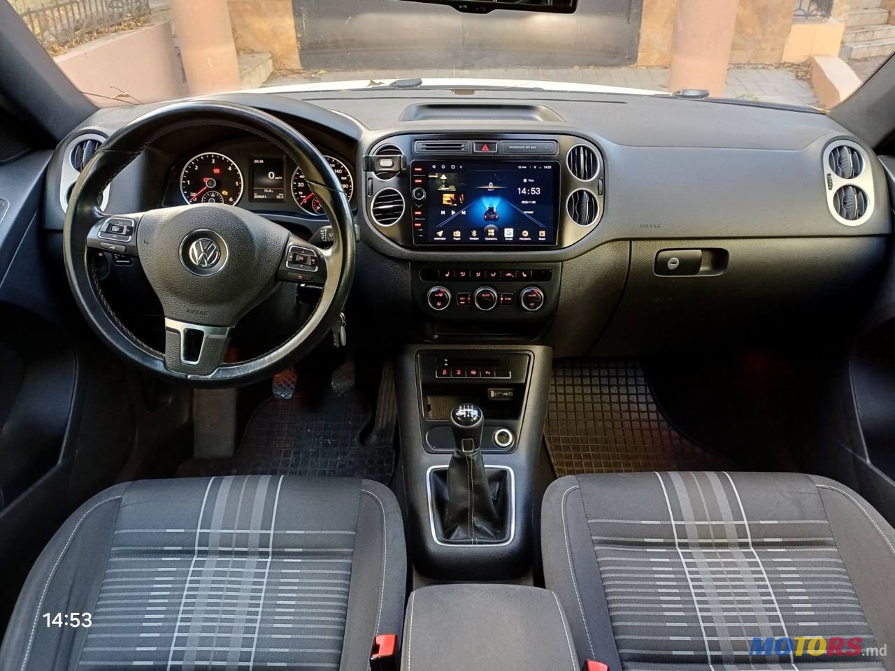 2015' Volkswagen Tiguan photo #6