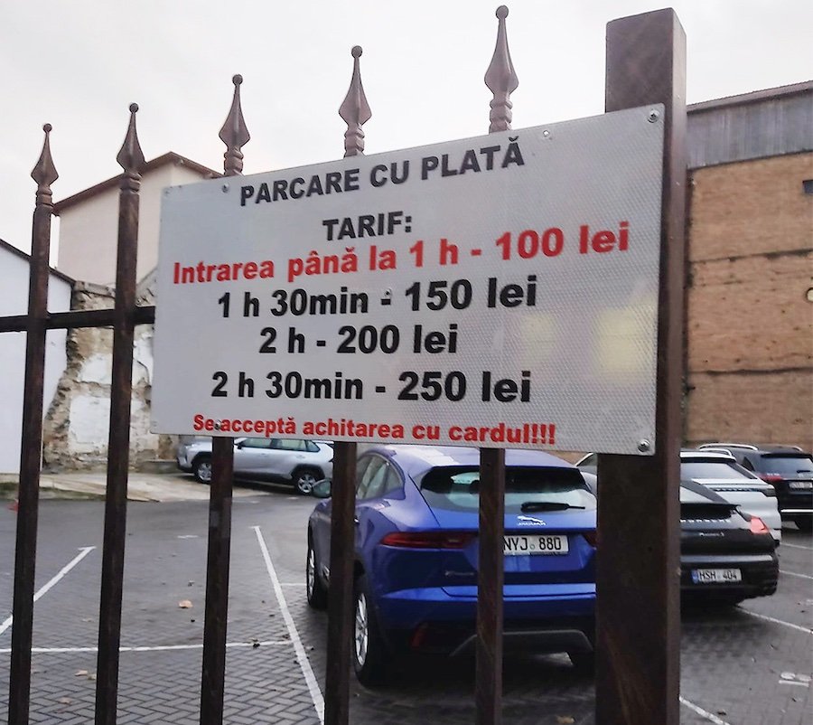 Parcarea cu plată în centrul Chişinăului, pe strada Veronica Micle, a devenit mai scumpă decât parcarea în centrul Zurich-ului