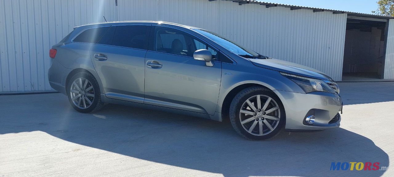 2012' Toyota Avensis photo #4