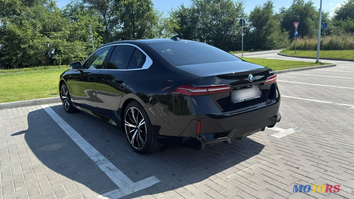 2023' BMW 5 Series photo #6