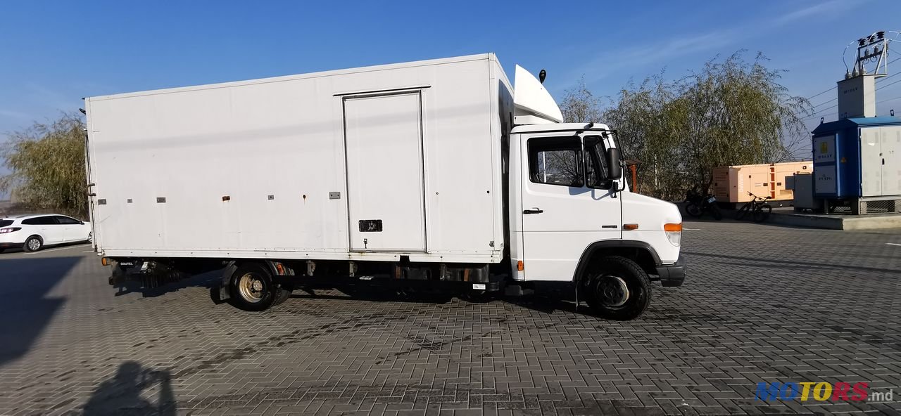 2007' Mercedes-Benz Vario 813d photo #1