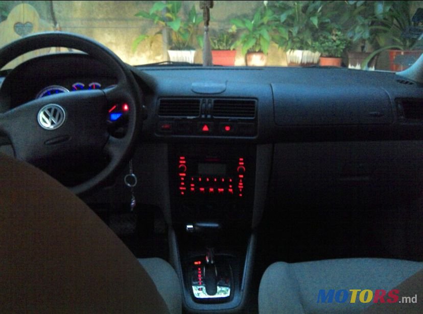 2005' Volkswagen Jetta photo #3