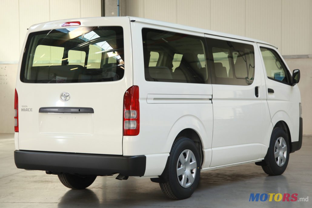2015' Toyota Hiace photo #5