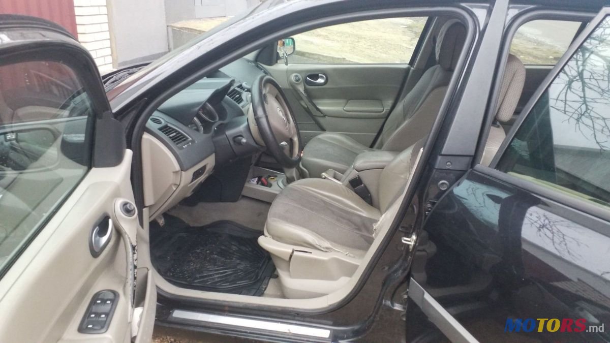 2004' Renault Megane photo #5