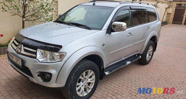 2014' Mitsubishi Pajero Sport photo #1