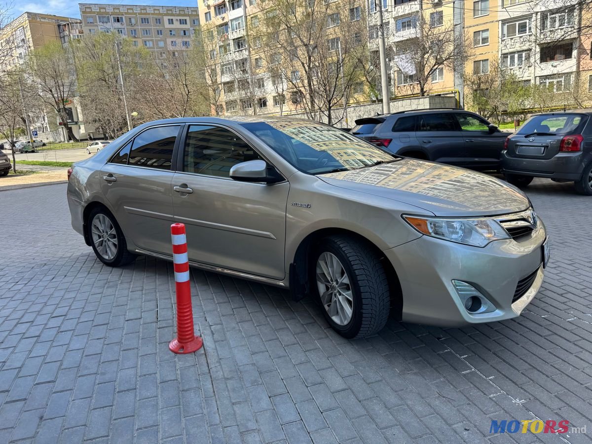 2014' Toyota Camry photo #2