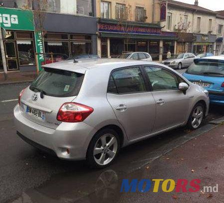 2011' Toyota Auris photo #1