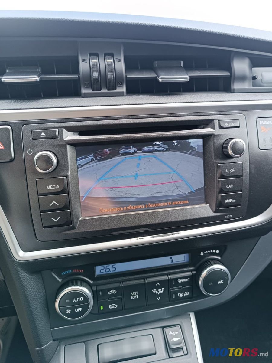 2013' Toyota Auris photo #2