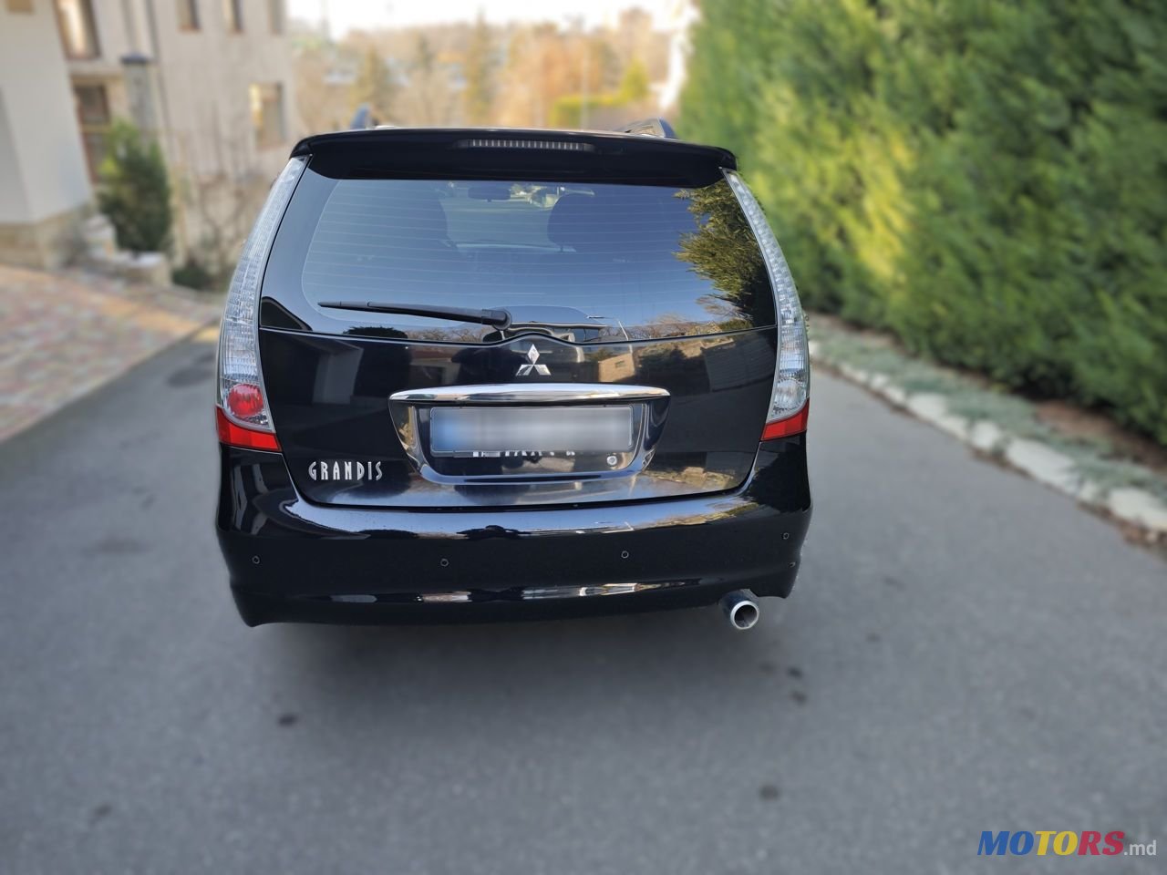 2006' Mitsubishi Grandis photo #3