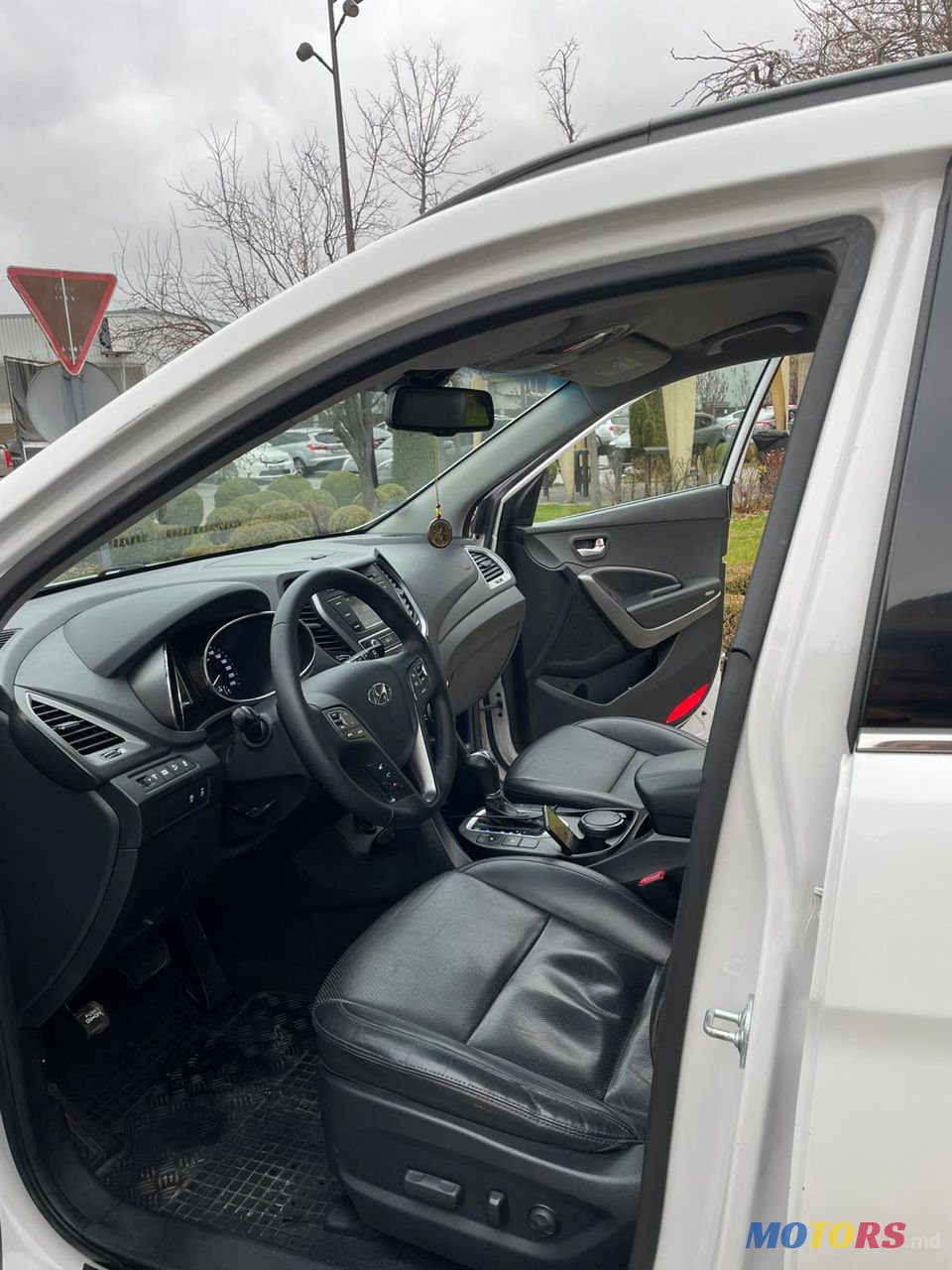 2016' Hyundai Santa Fe photo #5