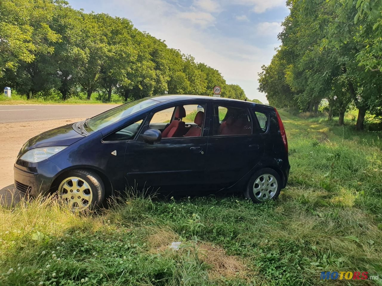 2006' Mitsubishi Colt photo #1