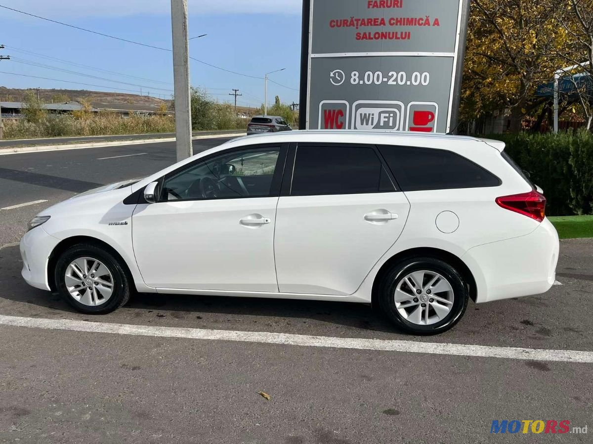 2013' Toyota Auris photo #2