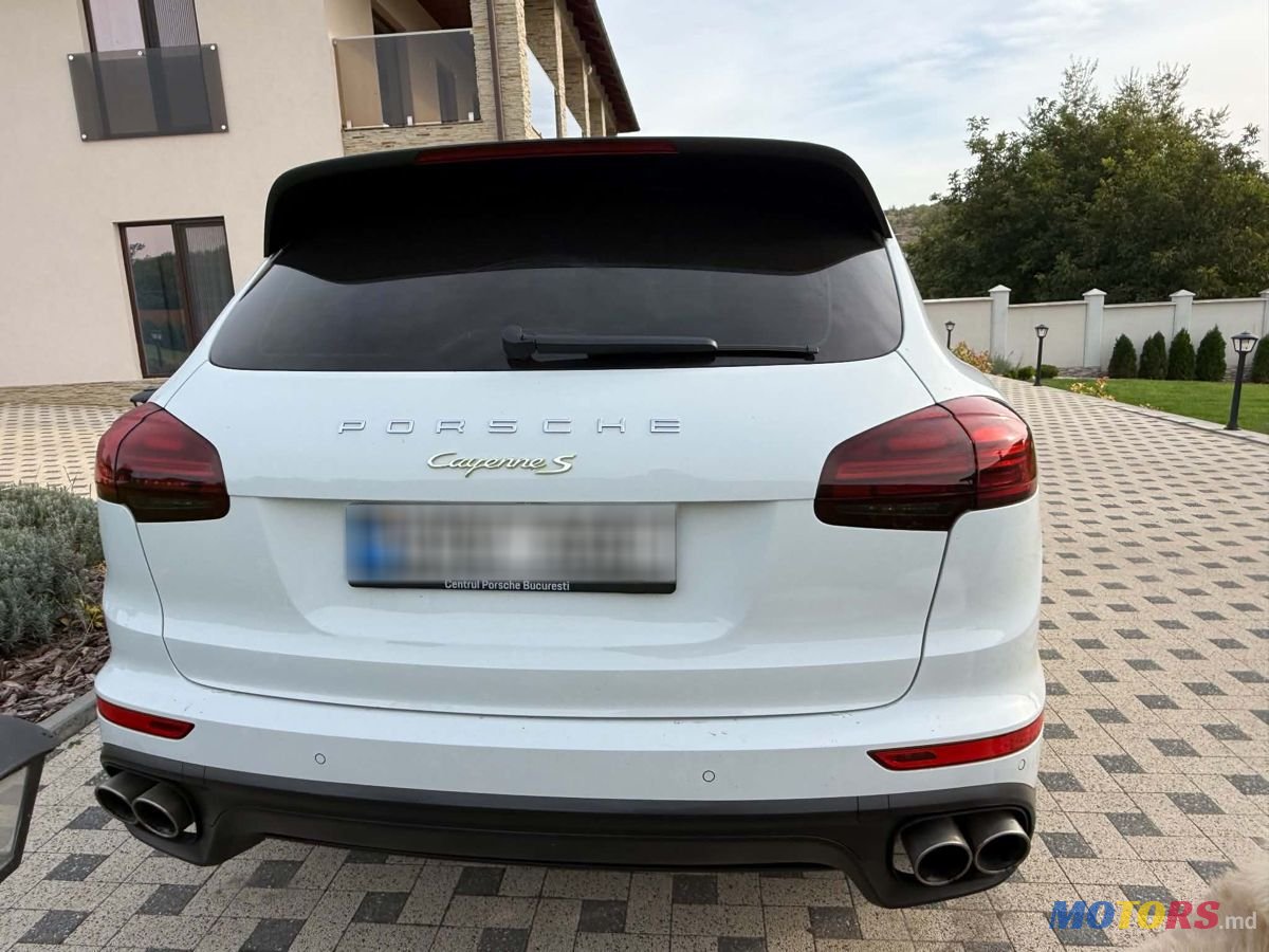 2015' Porsche Cayenne photo #3