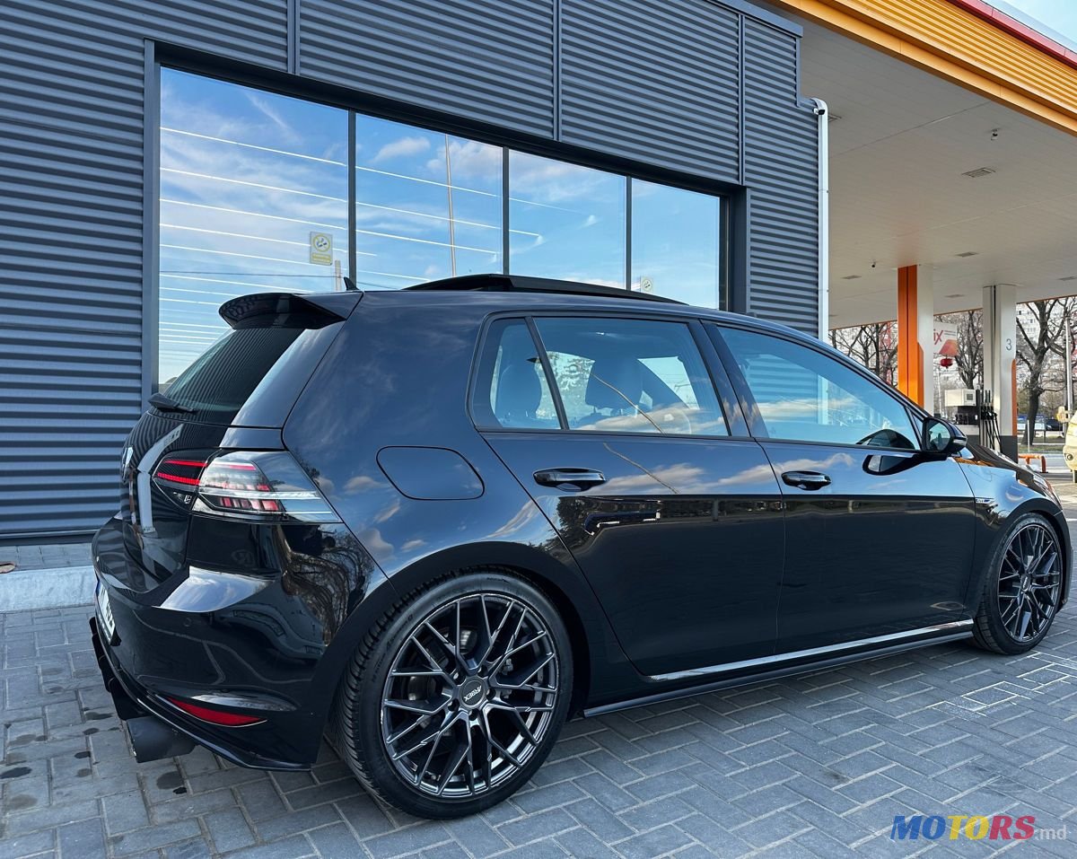 2015' Volkswagen Golf photo #5