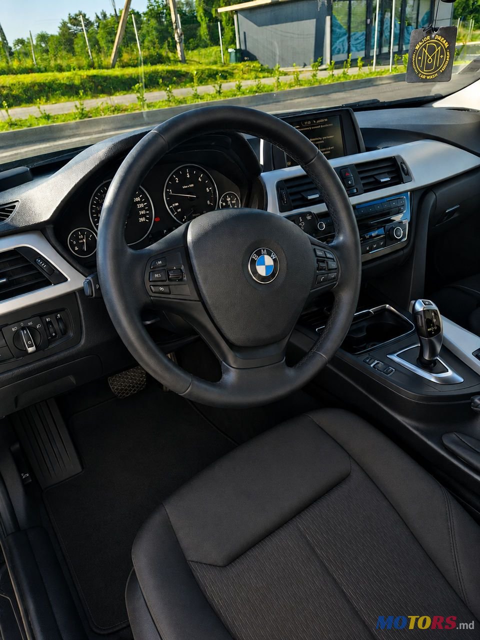 2016' BMW 3 Series photo #3
