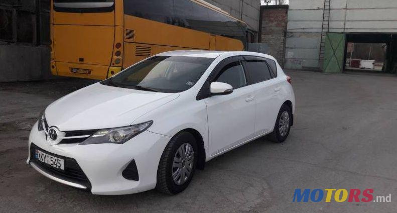 2013' Toyota Auris photo #1