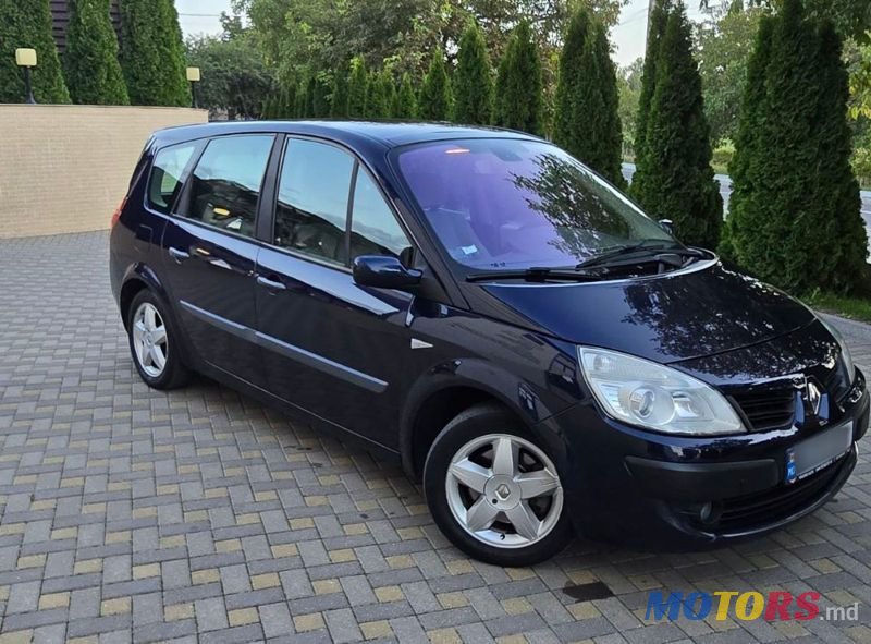 2008' Renault Grand Scenic photo #2