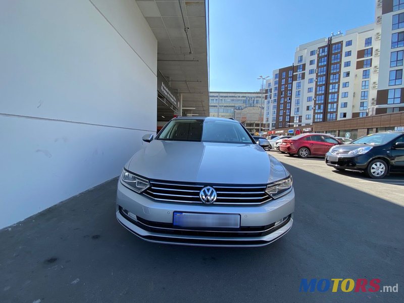 2015' Volkswagen Passat photo #2