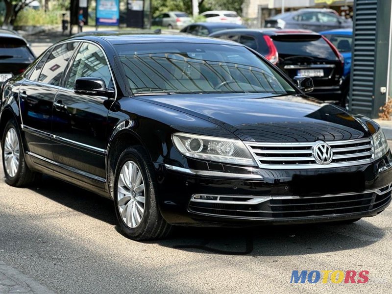 2012' Volkswagen Phaeton photo #2