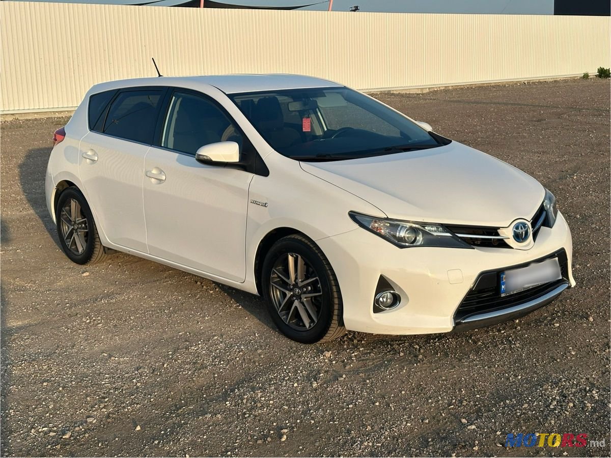 2014' Toyota Auris photo #2