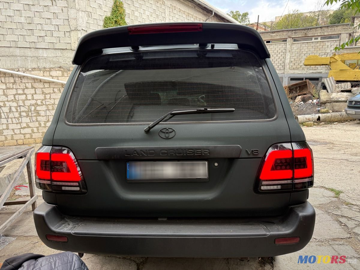 2001' Toyota Land Cruiser photo #1