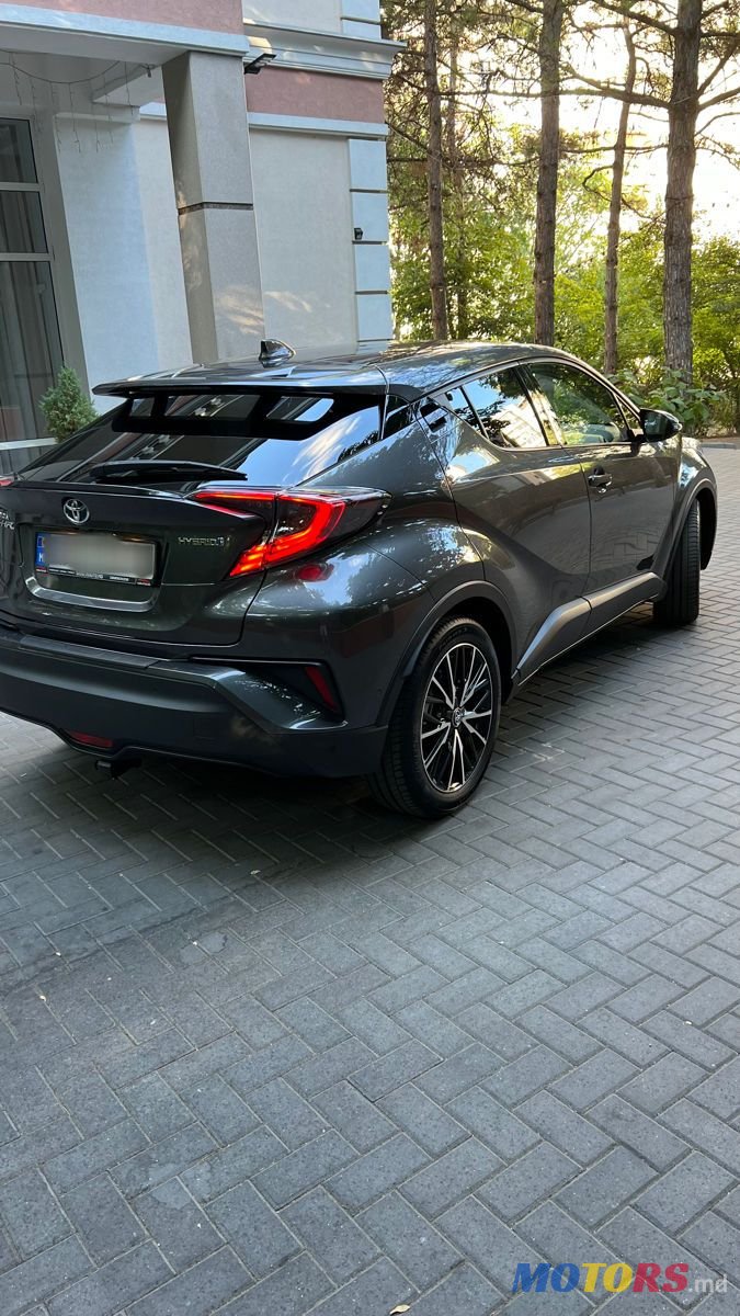 2017' Toyota C-HR photo #5