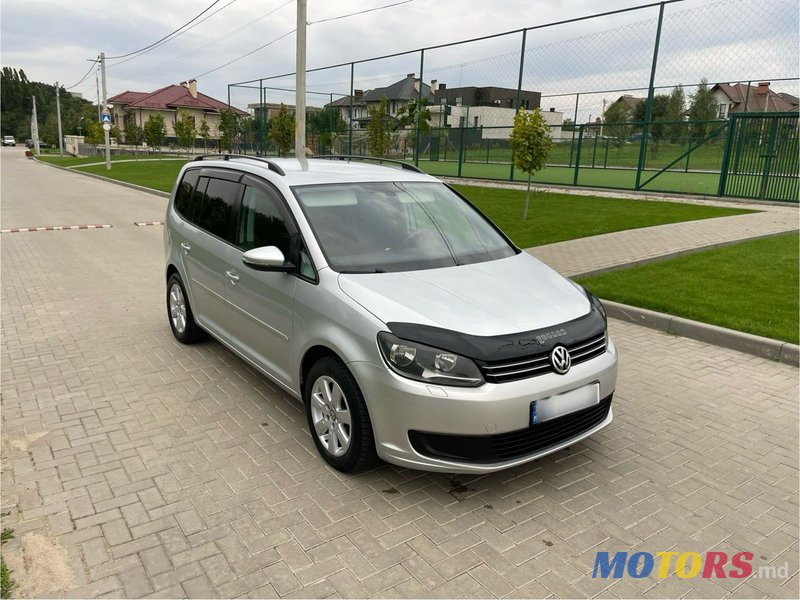 2012' Volkswagen Touran photo #2