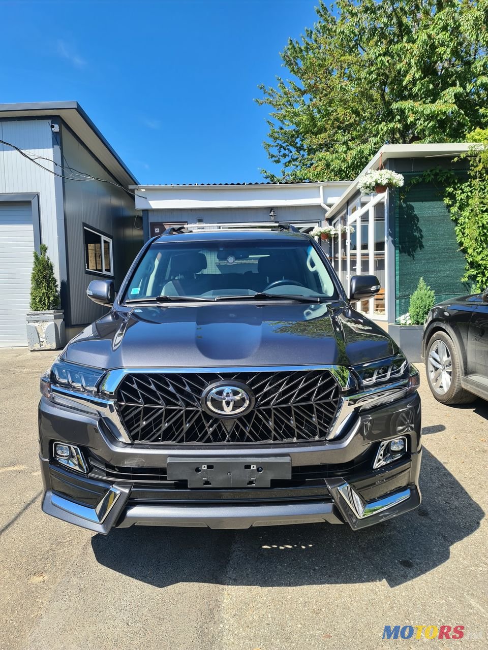 2009' Toyota Land Cruiser photo #2