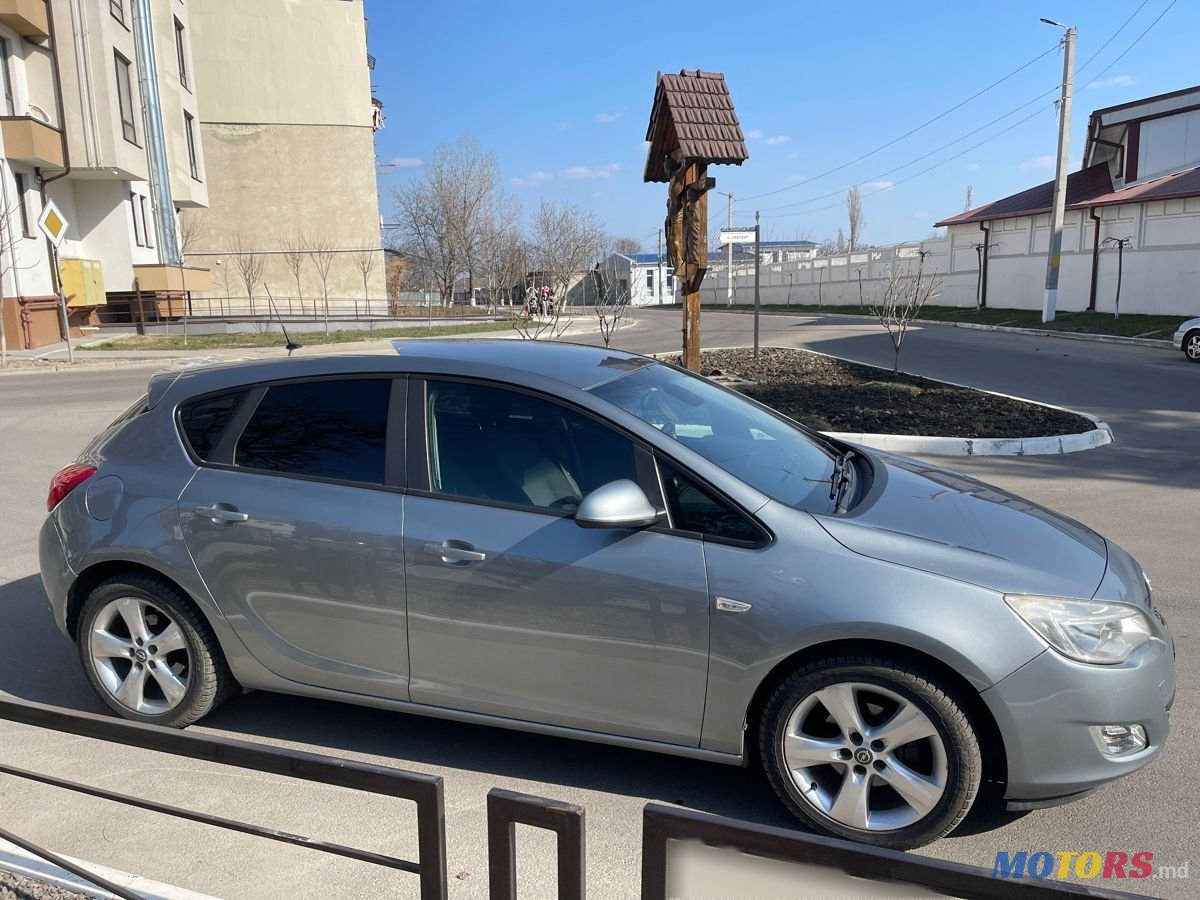 2011' Opel Astra photo #6