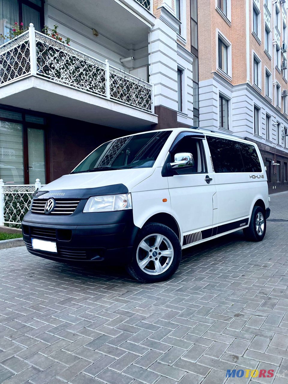 2008' Volkswagen T5 autoturism photo #1