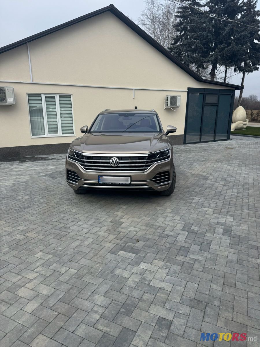 2018' Volkswagen Touareg photo #3