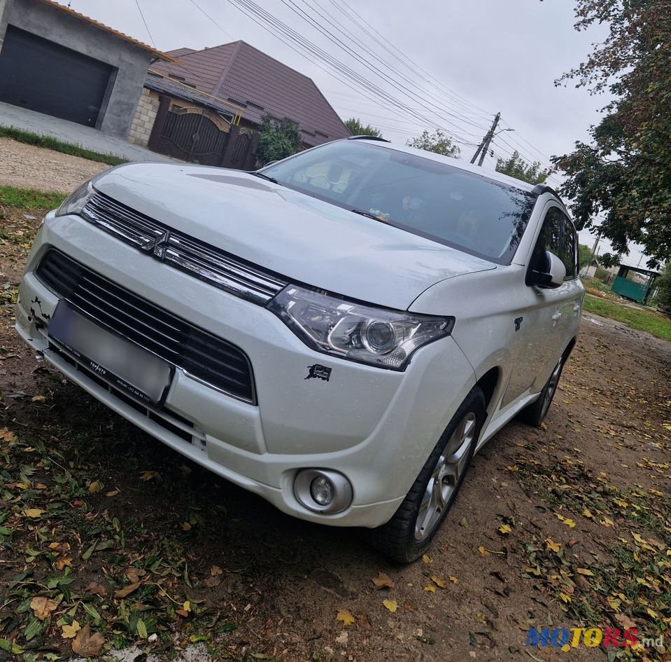 2013' Mitsubishi Outlander photo #1
