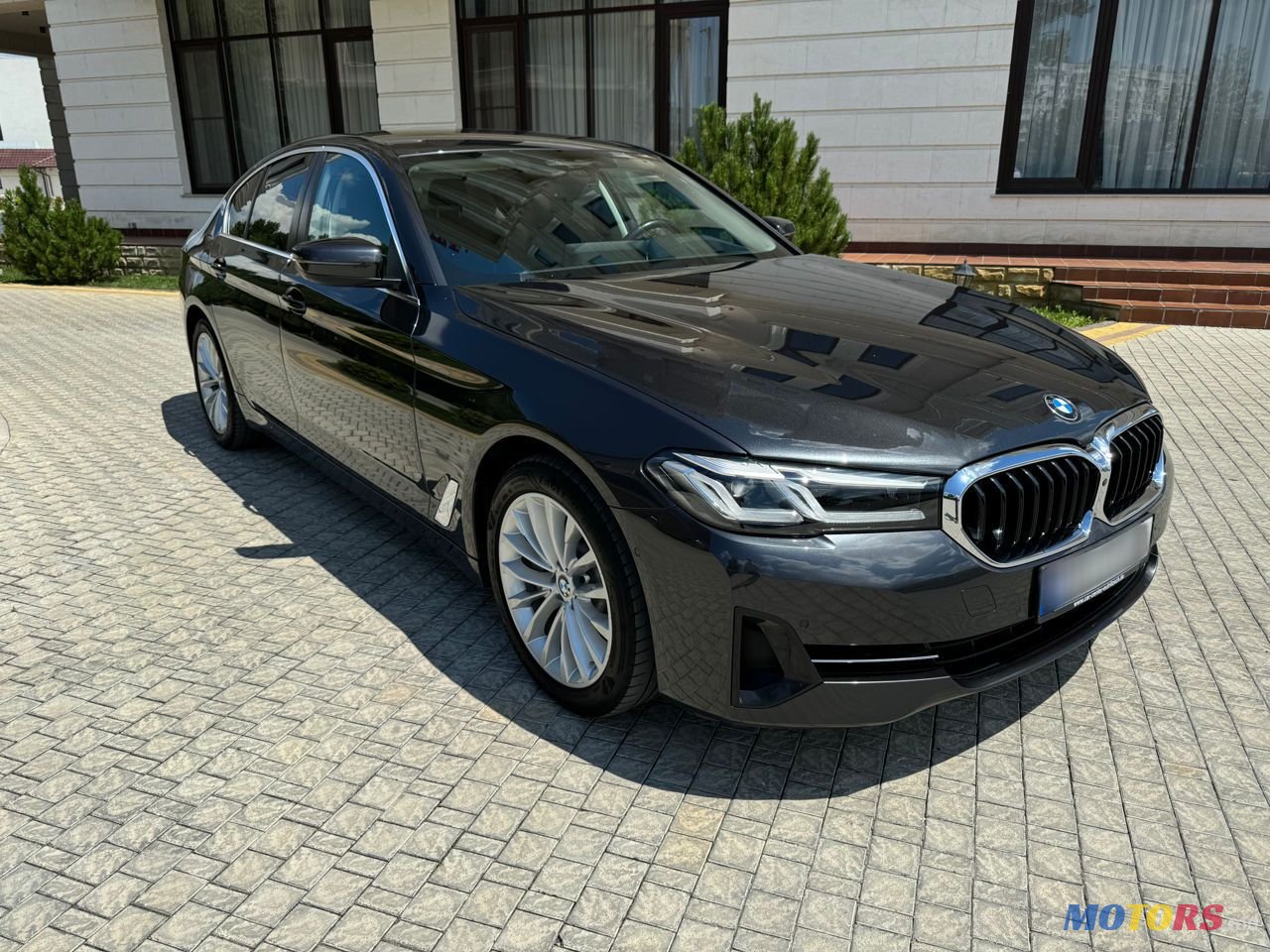 2020' BMW 5 Series photo #2