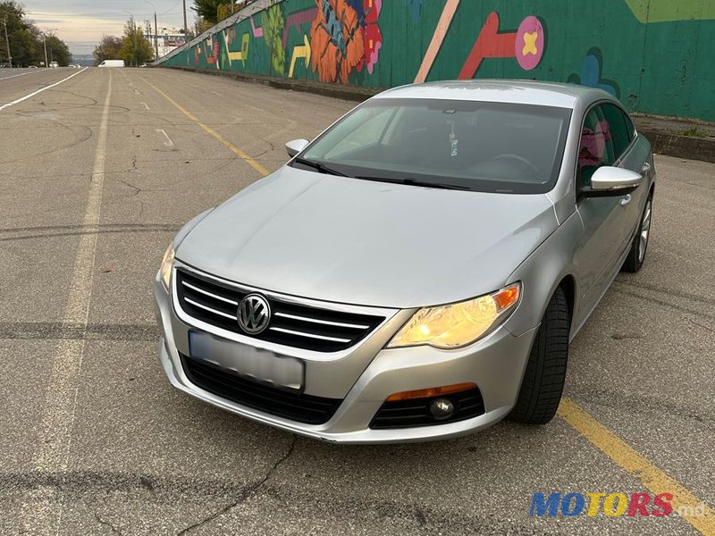 2010' Volkswagen Passat photo #2