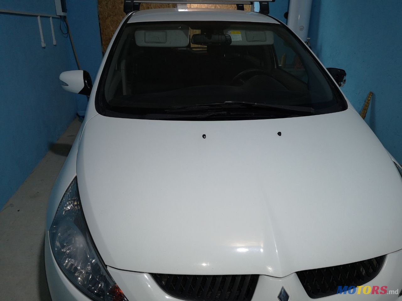 2009' Mitsubishi Grandis photo #2