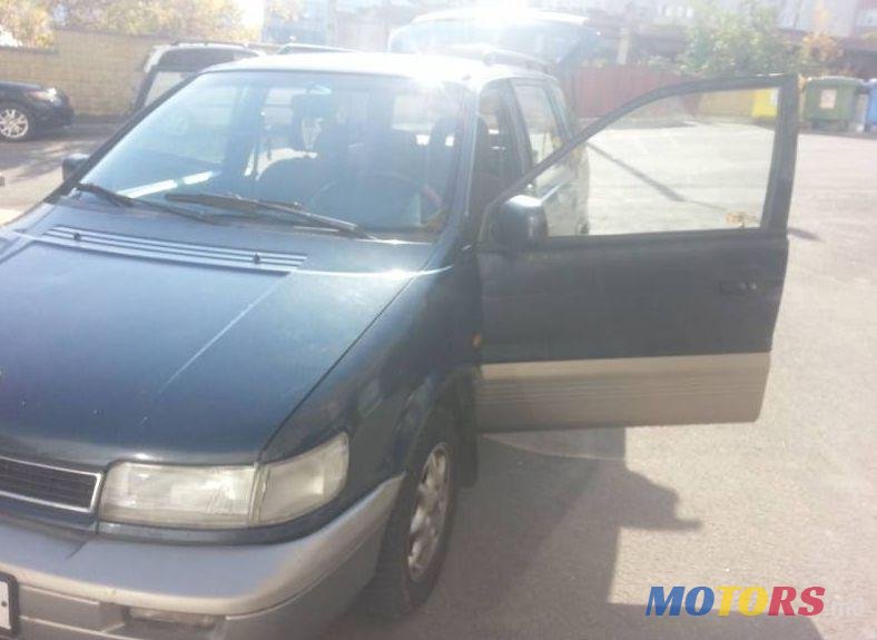 1999' Mitsubishi Space Wagon photo #1