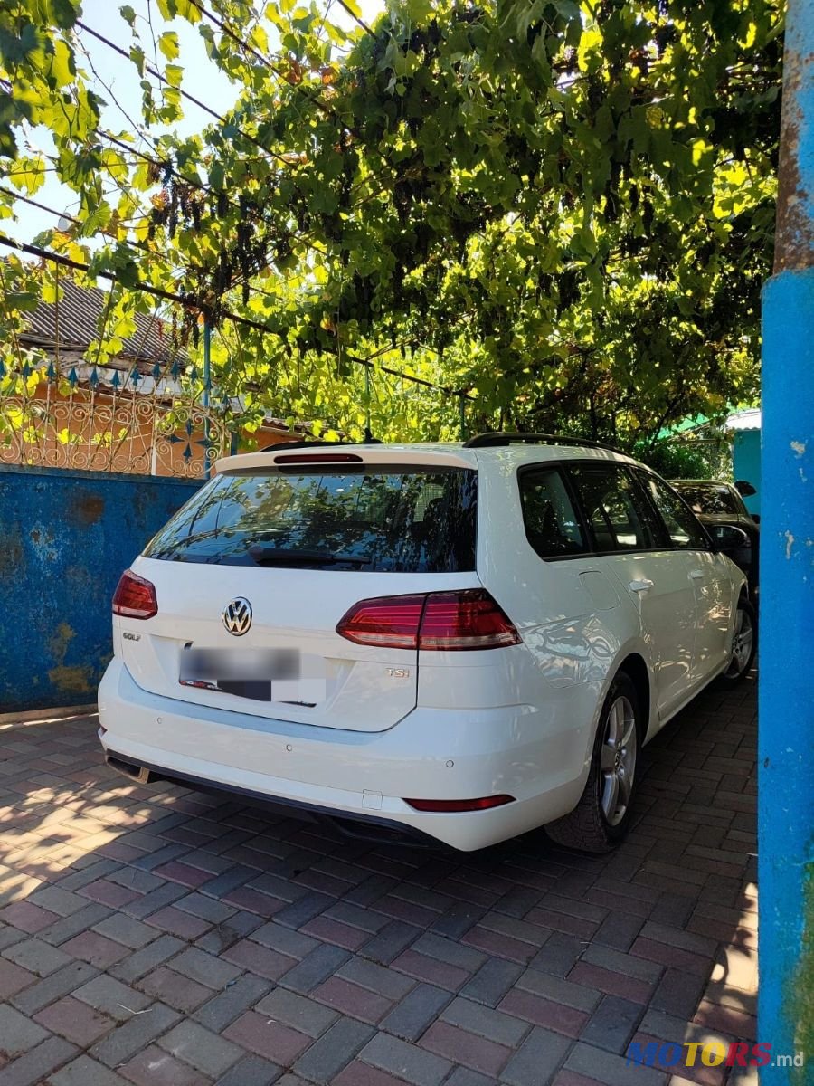 2018' Volkswagen Golf photo #2