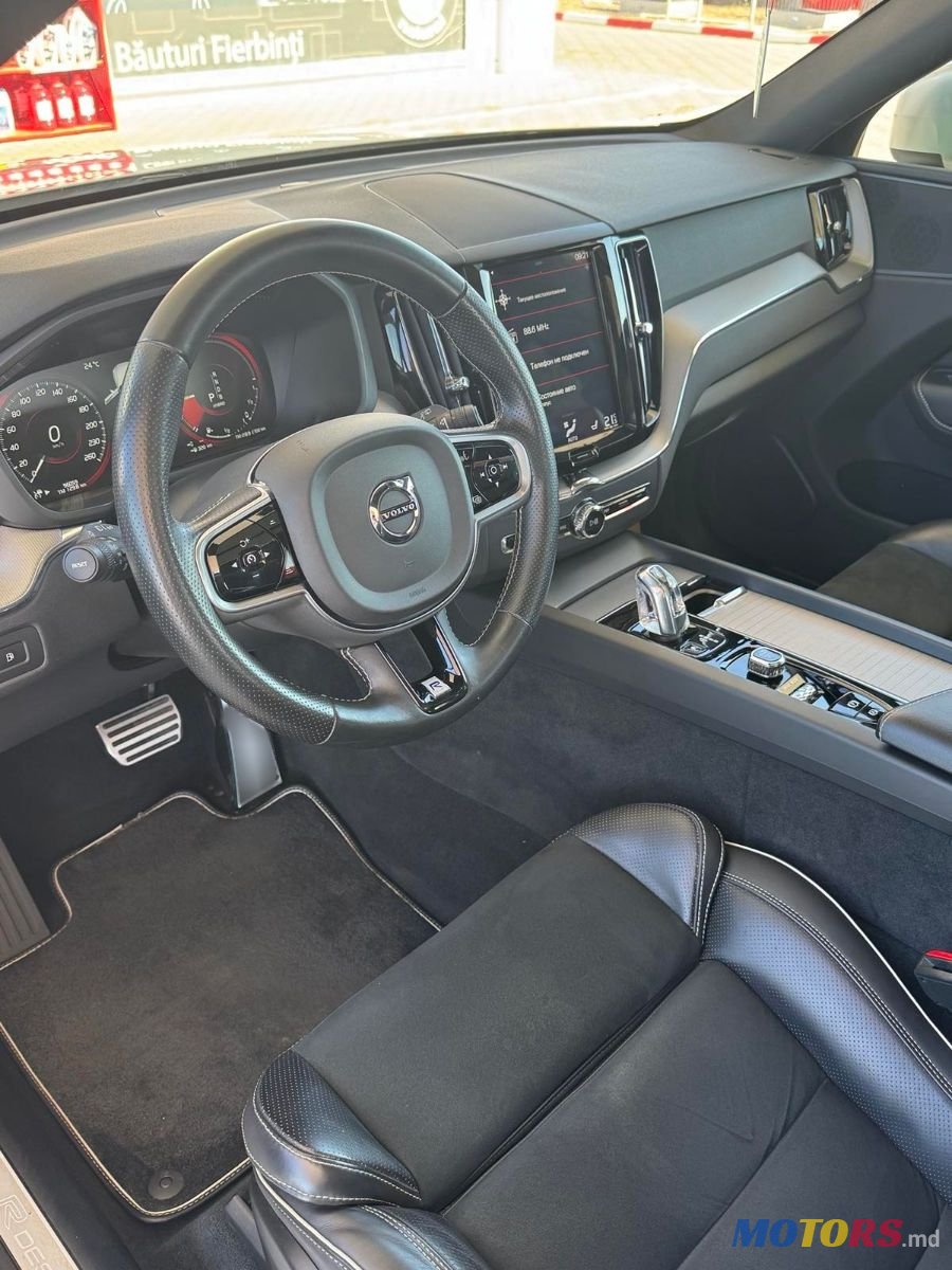 2019' Volvo XC60 photo #6