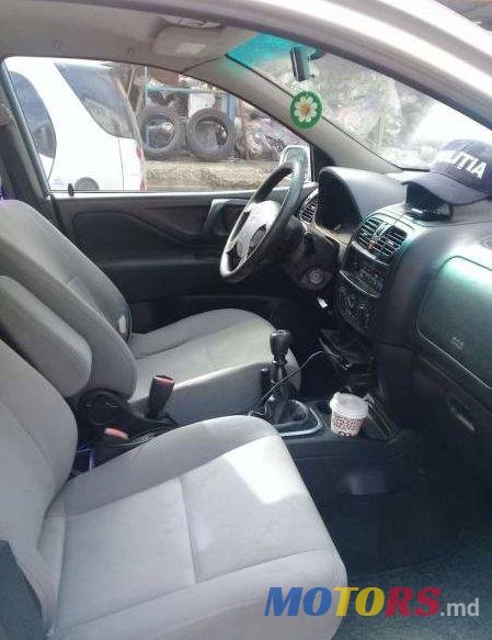 2003' Mitsubishi Space Star photo #2