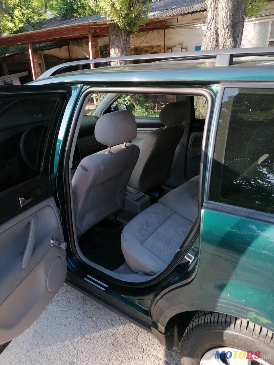 2002' Volkswagen Passat photo #5