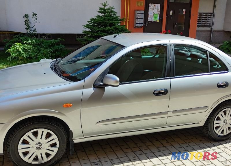 2004' Nissan Almera photo #2