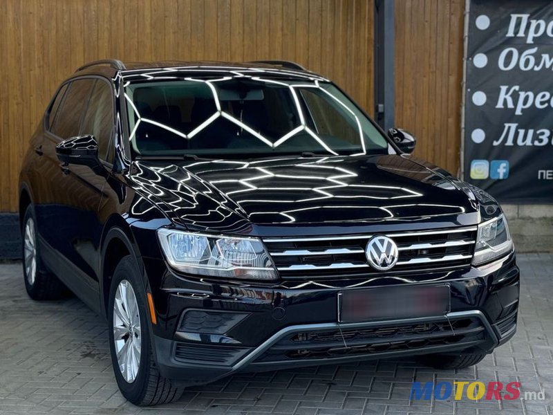2018' Volkswagen Tiguan photo #4
