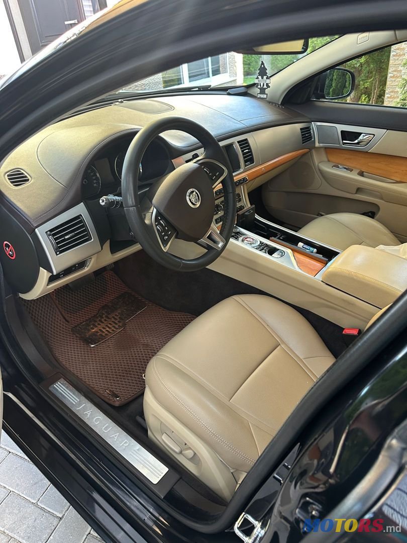 2012' Jaguar XF photo #3