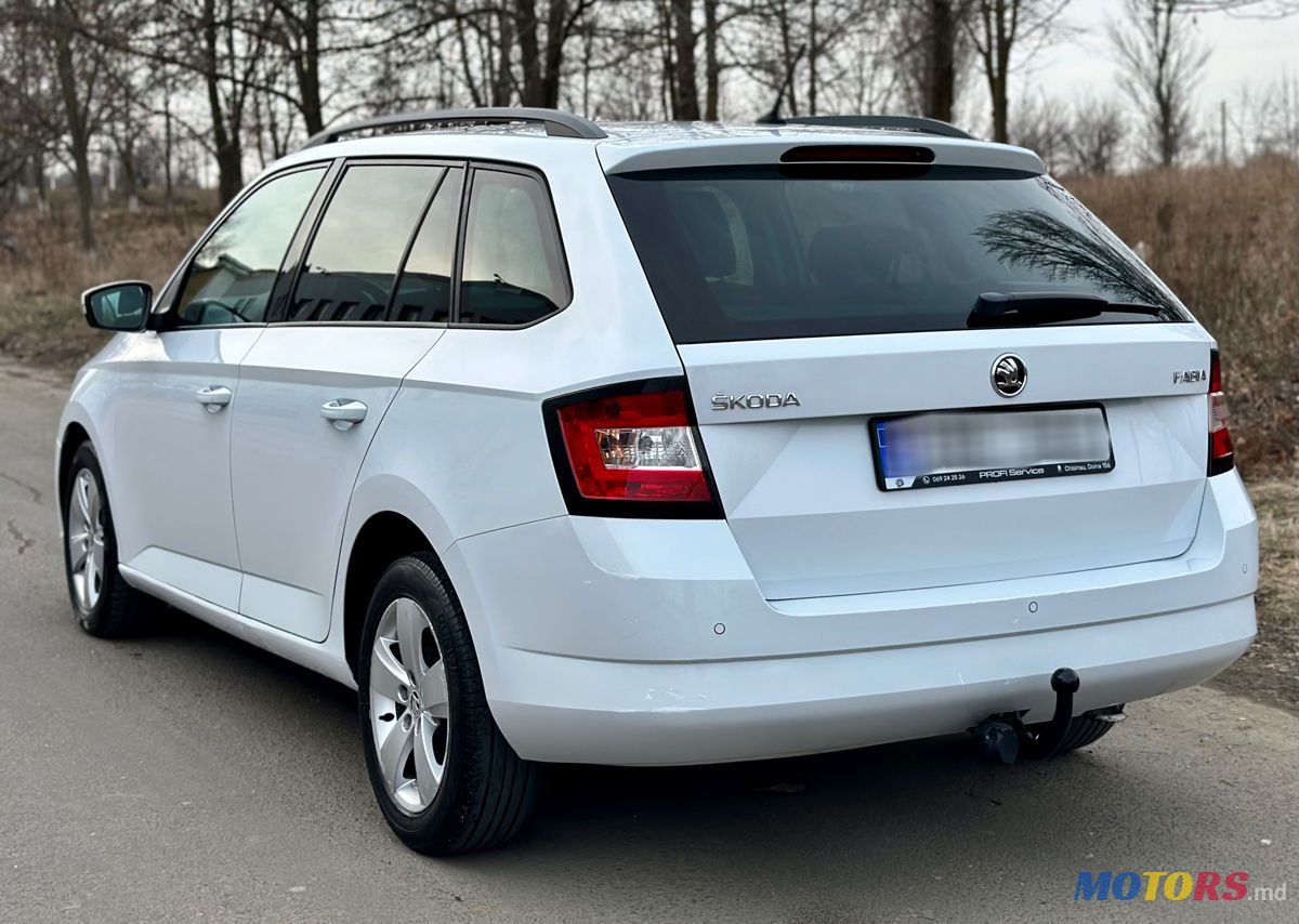 2015' Skoda Fabia photo #3