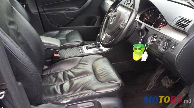 2010' Volkswagen Passat photo #2