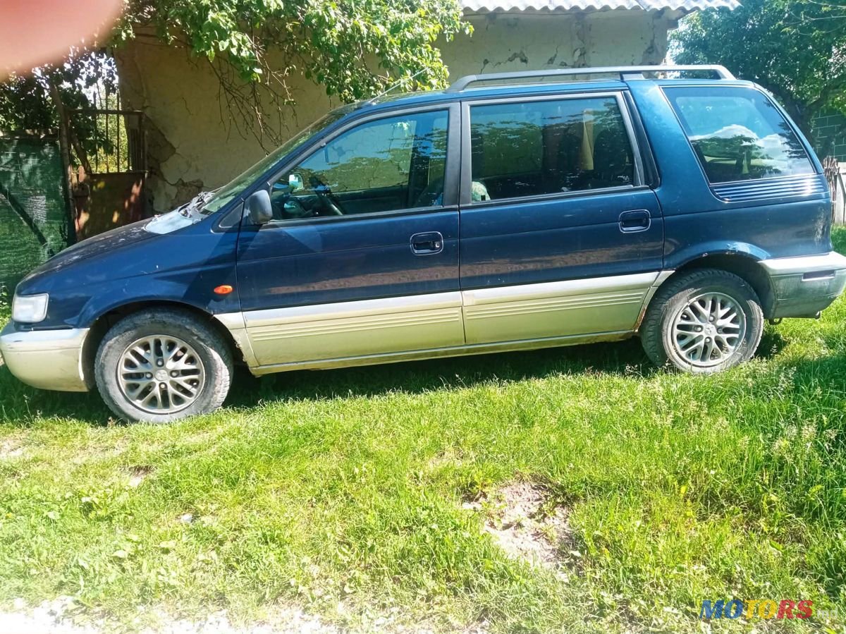 1996' Mitsubishi Space Wagon photo #4