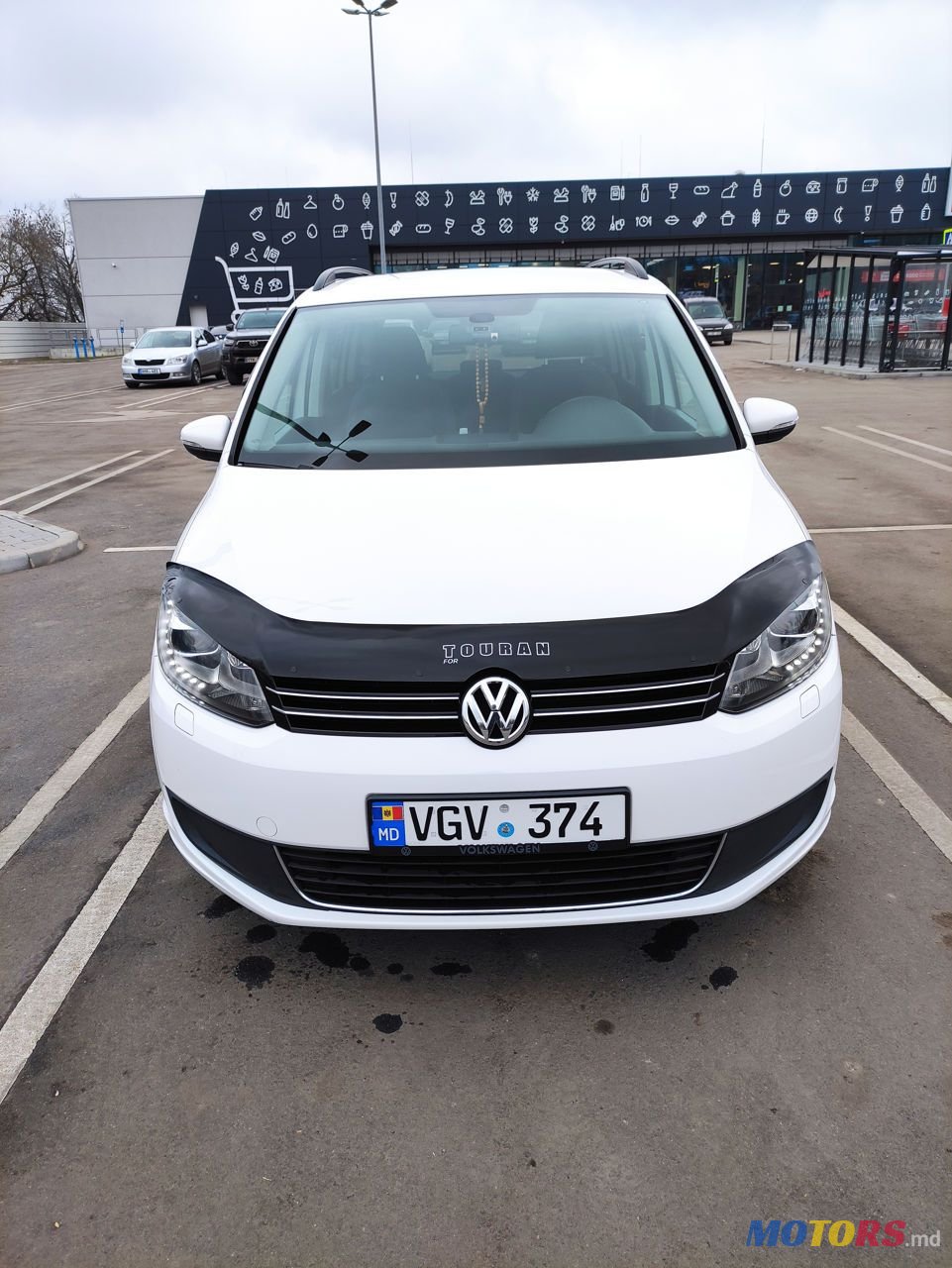 2011' Volkswagen Touran photo #1